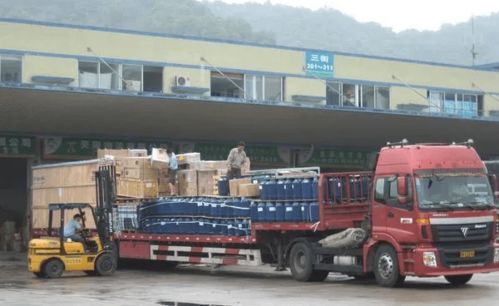 貨車24小時(shí)限行,不只讓物流業(yè)為難,更限制了經(jīng)濟(jì)的發(fā)展